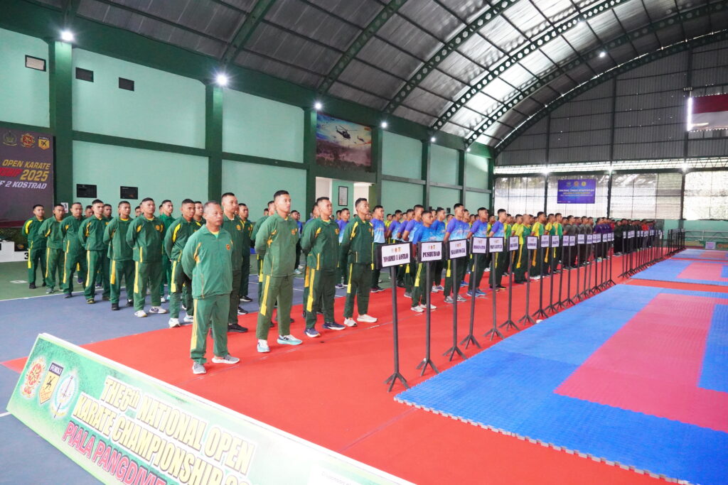 Brigif 9/DY/2 Kostrad, Menorehkan Prestasi Gemilang, Raih Juara 1 The 6th National Open Karate Championship 2025 Piala Pangdivif 2 Kostrad.

Dojo Karate Brigif 9/DY/2 Kostrad, menorehkan prestasi gemilang, raih Juara 1 Kumite -84kg TNI-Polri Putra Pratu Putu Agus Aditya Pratama dan Prada I Komang Bagus Suryadana menorehkan prestasi gemilang, raih juara 1 Kumite - 67kg Senior Putra di Event The 6th National Open Karate Championship 2025 Piala Pangdivif 2 Kostrad, Malang(13/04/2025).

Dalam Event The 6th National Open Karate Championship 2025 Piala Pangdivif 2 Kostrad Malang 2025 tersebut, Dojo Brigif 9/DY/2 Kostrad dalam kategori anak Juara 1 Kata Beregu Pra Pemula Putri, Juara 1 kata Perorangan Pra Pemula Putra, Juara 2 Kata Beregu Senior Putra, Juara 2 Kata Perorangan Senior Putra, Juara 1 Kumite +35kg Pra Pemula Putri, Juara 3 Kumite -25kg usia dini Putri, Juara Best Of The Best Pra Pemula Putri, Kategori Dewasa Juara 3 Kumite -54kg Cadet Putri, Juara 3 Kumite -61kg Junior Putra, Juara 2 Kumite -55kg Junior Putra.

Komandan Brigif 9/DY/2 Kostrad, Kolonel Inf Dr. La Ode Muhammad Nurdin, S.Sos.,M.I.Pol memberikan apresiasi dan bangga kepada Dojo Brigif 9/DY/2 Kostrad atas prestasi yang telah didapatkan dan berharap dengan prestasi yang diraih dapat menjadi contoh serta motivasi bagi seluruh prajurit Brigif 9/DY/2 Kostrad lainya.

“Selamat kepada Pratu Putu Agus Aditya Pratama dan Prada I Komang Bagus Suryadana serta anggota Dojo Brigif 9/DY, besar harapan saya kepada seluruh prajurit Brigif 9/DY/2 Kostrad untuk terus meningkatkan serta mengasah kemampuan yang dimiliki, jadikan ini sebagai motivasi untuk ke depannya bisa meraih gelar di ajang apapun". Ungkap Danbrigif 9/DY/2 Kostrad.