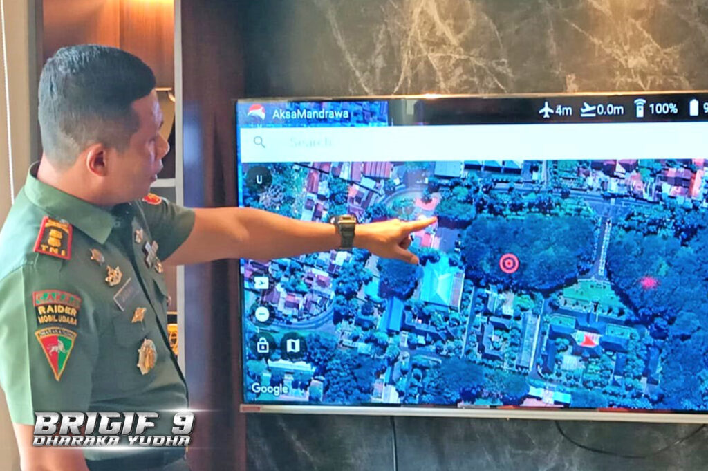 Danbrigif 9/DY/2 Kostrad Berinovasi Integrated Army Combat System Al Drone Head/Body Detection.

Danbrigif 9/DY/2 Kostrad, Letkol Inf Dr. Laode M. Nurdin., S.Sos.,M.I.,Pol melaksanakan inovasi integrated Army Combat System with Al Drone Head/Body Detection didukung oleh PT ELSA mas Handoko Malang Kegiatan ini dilaksanakan di Asrama Brigif 9/DY/2 Kostrad. Kecamatan Patrang, Kabupaten Jember, Jawa Timur. Selasa (09/07/2024)

Perlu diketahui Danbrigif 9/DY/2 Kostrad, Letkol Inf Dr. Laode M. Nurdin., S.Sos.,M.I.,Pol mempersiapkan Integrated Combat System With AI Drone dimana pemutakhiran Patroli pengawalan dan pengintaian pengguna Teknologi Autopilot Drone Dilengkapi AI Head-Body Detection menggunakan Aksa Mandrawa.

Dimana Satgas Papua banyak menemui medan yang sangat berat, maka kebanyakan satgas tsb mengalami kesulitan dalam melakukan pengawasan daerah sekitar POS maupun patroli dengan jangkauan yang lebih luas.

Karena hal tersebut maka TNI AD dalam hal ini satuan Kostrad yang tugas operasi di Papua sebaiknya didukung oleh solusi pemutakhiran, salah satunya dengan menggunakan teknologi Autopilot Drone With AI Head-Body Detection sehingga proses pengamatan, pengawalan, pengintaian, pemetaan dan patroli dapat dilakukan dengan lebih cepat, tepat sasaran, efiktif dan efisien serta meningkatkan keamanan dan hasil yang maksimal dalam tugas operasi di Papua.

Pada kesempatan tersebut Danbrigif 9/DY/2 Kostrad, Letkol Inf Dr. Laode M. Nurdin., S.Sos.,M.I.,Pol menyampaikan Penggunaan Integrated Combat System With AI Drone Juga dapat mengintegrasikan antara alat komunikasi digital personil/prajurit dengan Drone sehingga dapat mengirimkan informasi kepada pasukan mengenai lokasi sasaran musuh secara akurat pada peta digital utk arah, jarak dan elevasi serta dapat melihat situasi kondisinya teraktual dari udara dalam operasi penyerbuan/penyelamatan.

"Dengan menggunakan Teknologi Autopilot Drone With AI Head- Body Detection maka Pusat Kendali dapat memonitor dan mengendalikan langsung pergerakan pasukan menuju sasaran dan mencari target sasaran dengan kemampuan deteksi obyek asing sehingga membantu dalam operasi pengintaian/pencarian sasaran, sehingga sangat mendukung.