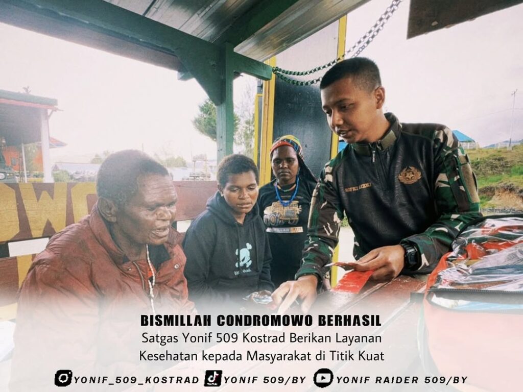 Satgas Yonif 509 Kostrad Berikan Layanan Kesehatan kepada Masyarakat di Titik Kuat  Intan Jaya – Kepedulian terhadap kesehatan masyarakat terus ditunjukkan oleh Satgas Yonif 509 Kostrad melalui layanan pengobatan bagi warga yang datang ke pos. Kali ini, kegiatan pengobatan dilakukan di Titik Kuat oleh salah satu Takes (Tamtama Kesehatan) yang telah berpengalaman dalam memberikan perawatan kepada masyarakat yang membutuhkan. Selasa (10/12/2024)  Dengan penuh ketelatenan, Takes Satgas Yonif 509 Kostrad menangani keluhan kesehatan warga yang datang, mulai dari penyakit ringan seperti demam, luka, hingga gangguan kesehatan lainnya. Peralatan medis sederhana yang tersedia di pos dimanfaatkan secara maksimal untuk memberikan layanan kesehatan yang optimal.  “Kami selalu siap membantu masyarakat kapan pun mereka membutuhkan. Ini adalah bagian dari tugas kami, tidak hanya menjaga keamanan, tetapi juga memberikan solusi bagi kebutuhan kesehatan warga,” ujar Takes Satgas yang bertugas.  Salah seorang warga yang mendapatkan perawatan, menyampaikan rasa terima kasihnya. “Saya sangat bersyukur ada bapak TNI di sini. Kalau sakit, kami bisa datang ke pos dan langsung dibantu. Terima kasih sudah peduli dengan kami,” ucapnya dengan penuh haru.