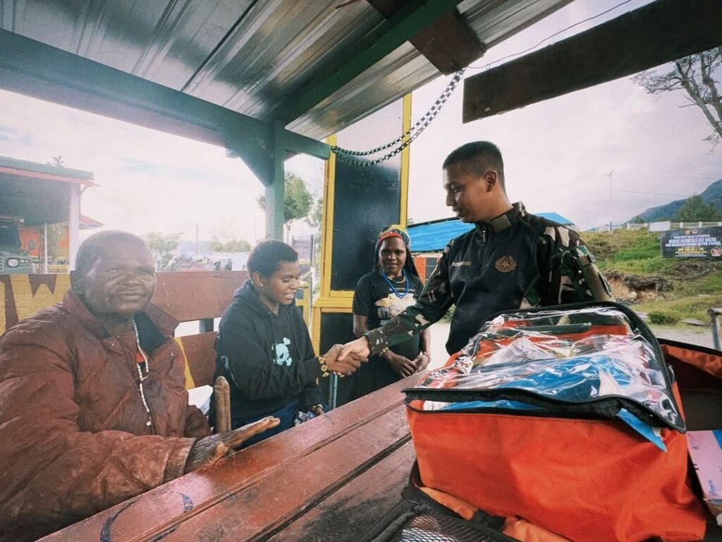 Satgas Yonif 509 Kostrad Berikan Layanan Kesehatan kepada Masyarakat di Titik KuatIntan Jaya – K (4)