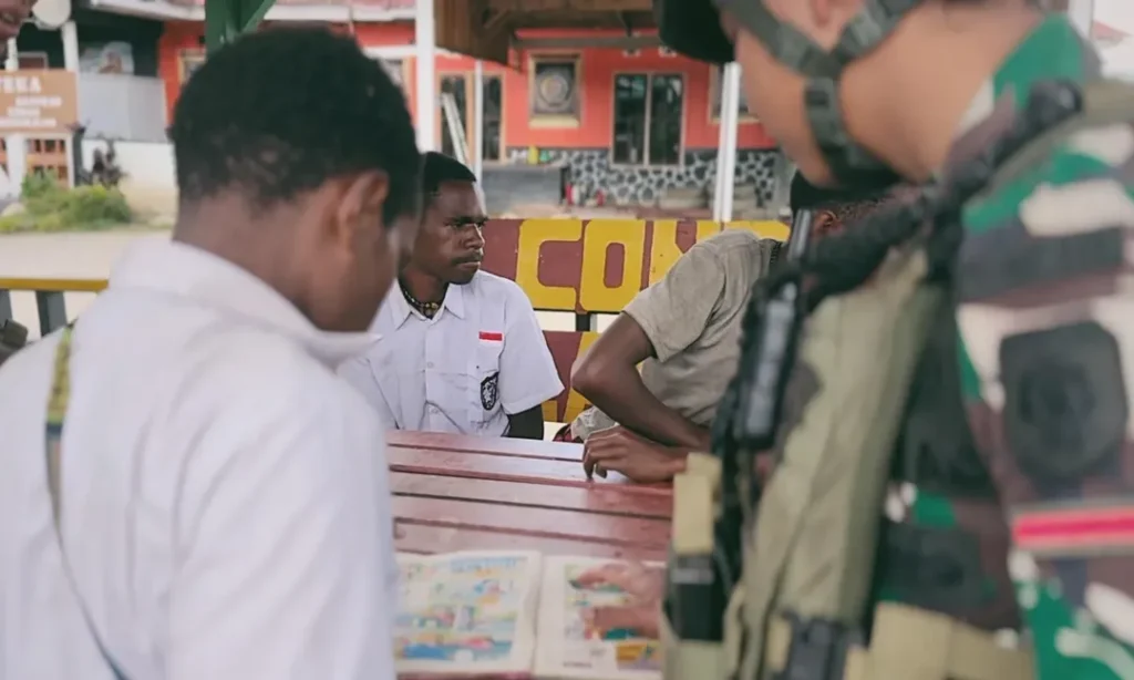 Satgas Yonif 509 Kostrad Gelar Kegiatan Belajar Bersama Anak-Anak Papua di Titik Kuat MambaInta (2)