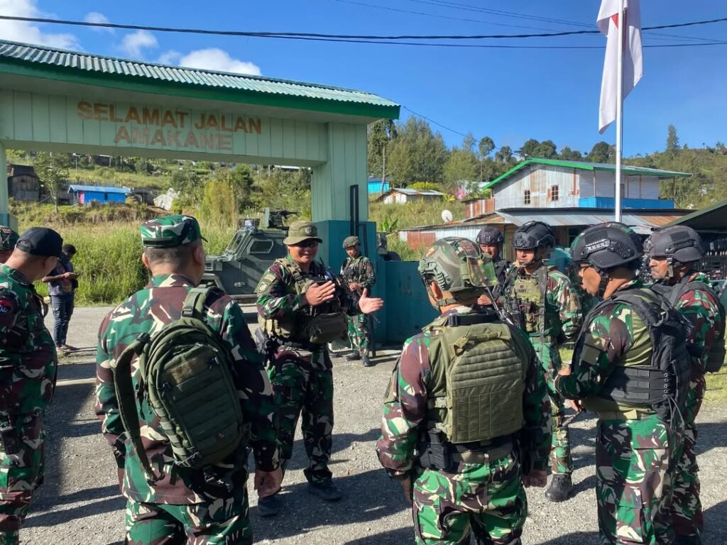 Satgas Yonif 509 Kostrad Tinjau Persiapan Program Makan Siang Bergizi di Intan JayaIntan Jaya, (2)