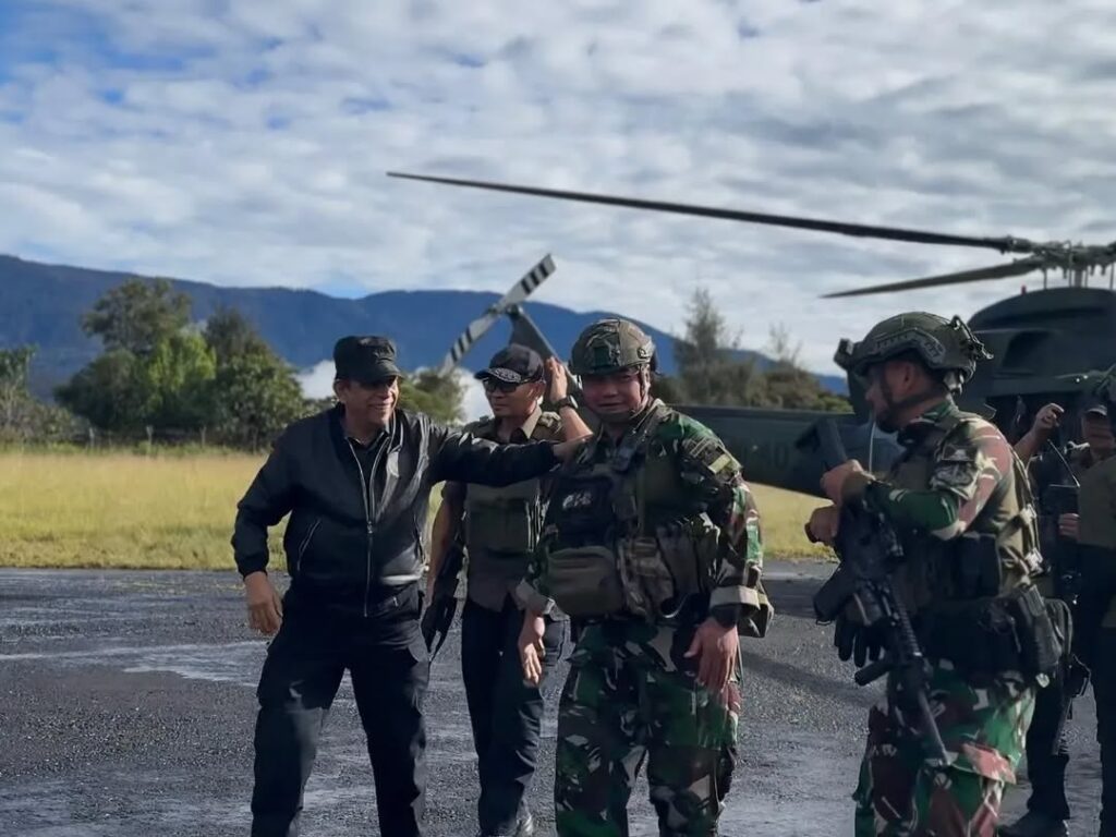 UTUSAN MENTERI PERTAHANAN ZACKY ANWAR MAKARIM BERKUNJUNG KE TITIK KUAT MAMBA SATGAS YONIF 509 K (2)