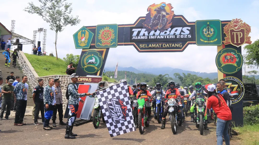 Ratusan Offroader Guncang bumi kota tape dalam Event Trabas Juang Infanteri Yonif 514/SY