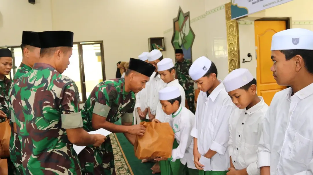 Yonif 514/SY memperingati Isra Mi’raj Nabi Muhammad SAW 1447 H/2026 M dengan penuh khidmat di Masjid Nurul Yaqin Yonif 514/SY, Curahpoh, Curahdami, Bondowoso, Selasa (20/01/2026).  Mengusung tema “Isra Mi’raj dengan meneladani akhlak mulia Nabi Muhammad SAW membentuk karakter prajurit yang prima guna menuju Indonesia maju”, kegiatan ini menjadi momentum memperkuat keimanan dan karakter prajurit Sabaddha Yudha.  Dalam sambutannya, Danyonif 514/SY, Letkol Inf Ugroseno, menegaskan pentingnya meneladani akhlak Rasulullah SAW sebagai bekal membentuk prajurit yang profesional, berintegritas, dan humanis dalam setiap tugas pengabdian kepada bangsa dan negara.  Acara diisi dengan pembacaan ayat suci Al-Qur’an, sholawat, dan ceramah agama oleh Ustadz M. Itqon Sa’dullah Kholili, dilanjutkan santunan anak yatim serta pemberian apresiasi kepada Tim Hadrah Yonif 514/SY atas keberhasilan meraih Juara 1 Festival ke-VIII Sholawat TNI-POLRI se-Wilayah Jawa Timur.  Kegiatan ditutup dengan doa bersama yang dipimpin oleh KH. Majelis Aminullah Taufiqurrahman.  "Kuat, Kokoh, Pilih Tanding, dan Sentosa"  SABADDHA YUDHA