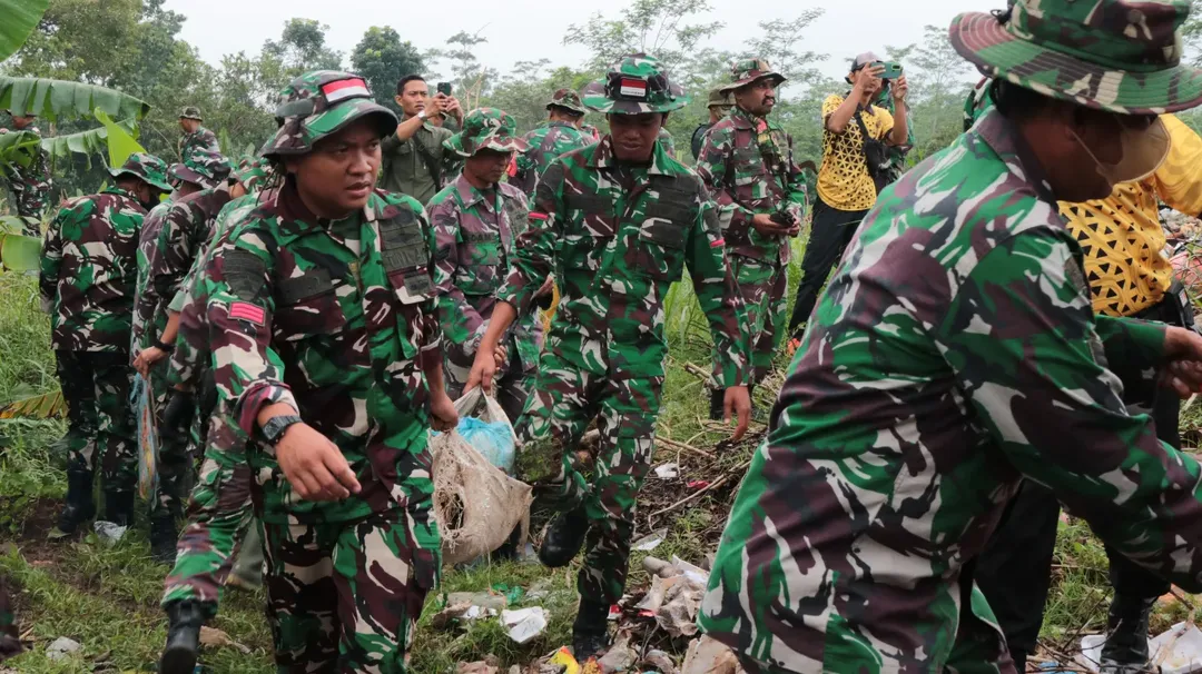 Yonif 514/SY Wujudkan Gerakan Indonesia Asri Demi Lingkungan Bersih, Sehat, dan Indah.