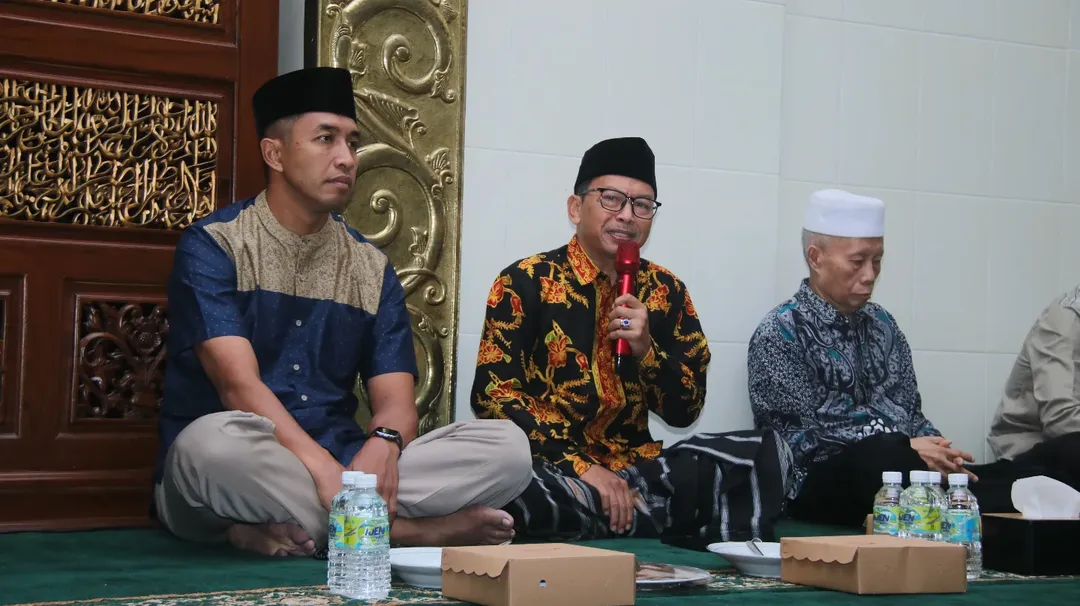 Dalam rangka memperingati Nuzulul Qur’an 1447 H/2026 M, prajurit Sabaddha Yudha melaksanakan kegiatan pengajian dan santunan anak yatim bertempat di Masjid Nurul Yaqin Yonif 514/SY, Kecamatan Curahdami, Kabupaten Bondowoso, pada Rabu (11/03/2026).